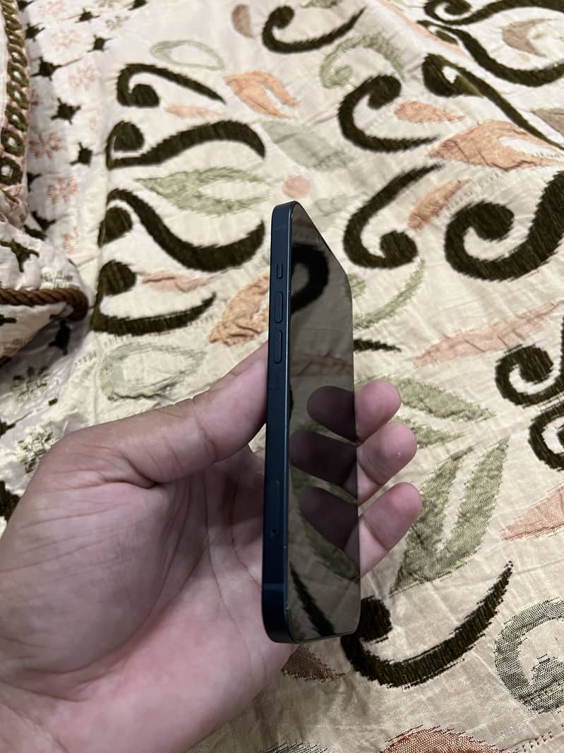 Apple iPhone 13 2