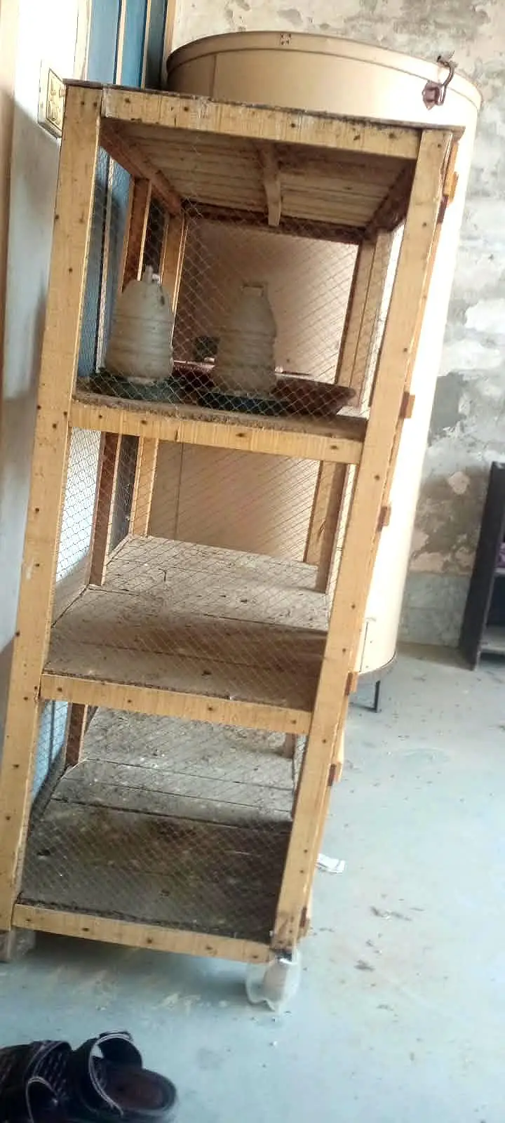 3 portion wooden cage for hens / birds — photo 2