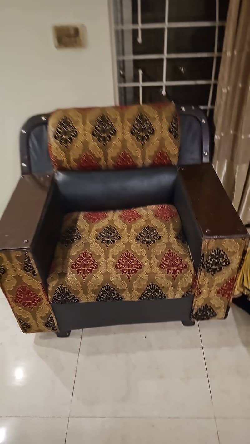 5 seater sofa 0