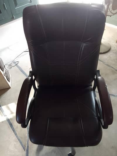 Boss chair leadher