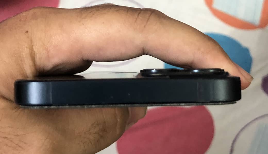 Apple iPhone 13 4
