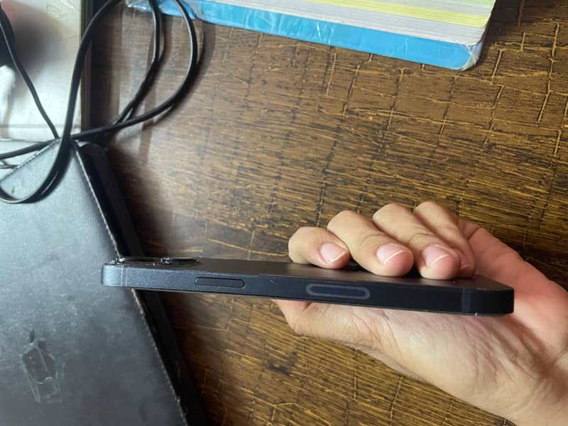 Apple iPhone 13 6