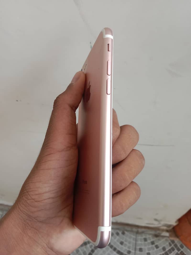 Apple iPhone 7 0