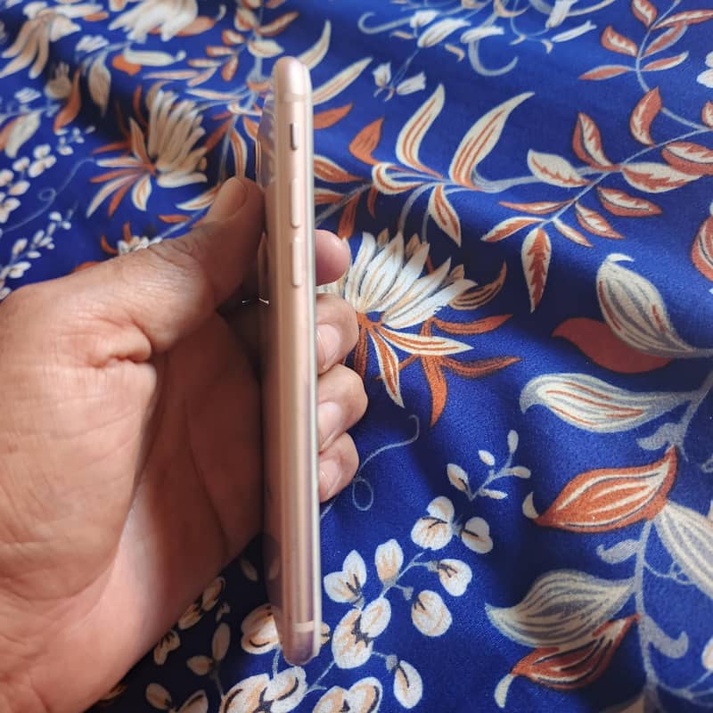 Apple iPhone 8 7