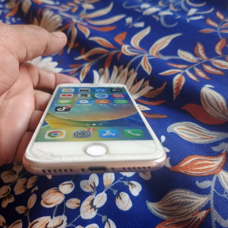 Apple iPhone 8 13