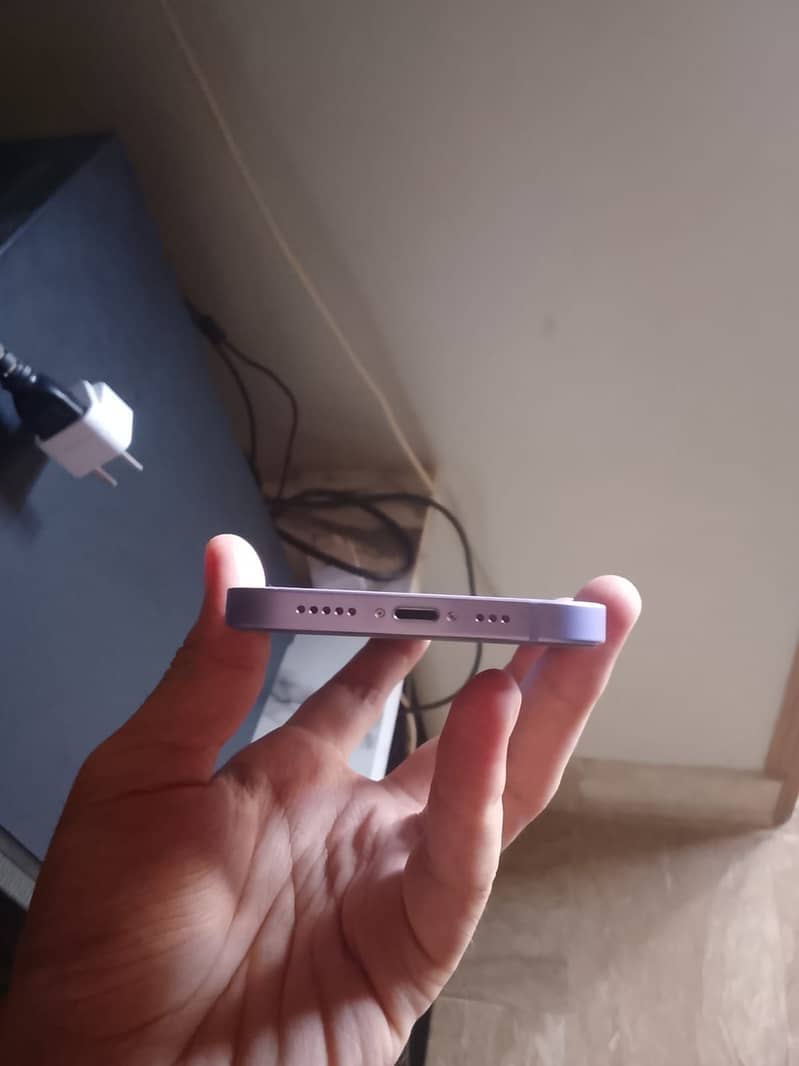 Apple iPhone 12 4