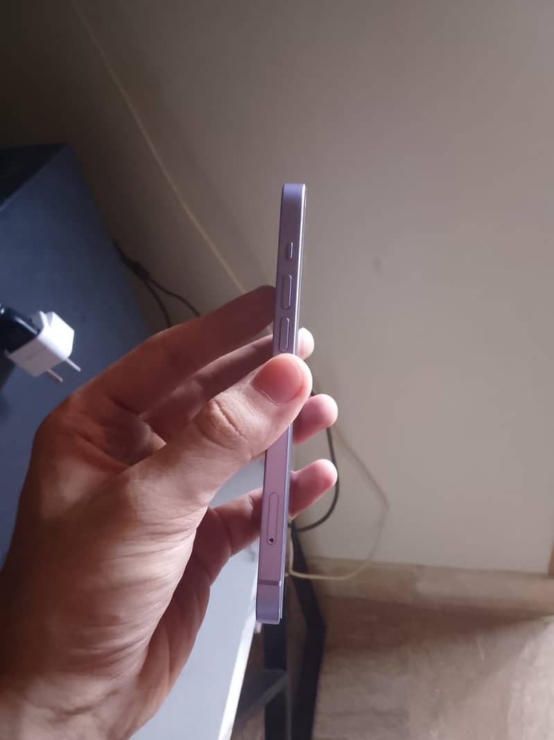 Apple iPhone 12 6