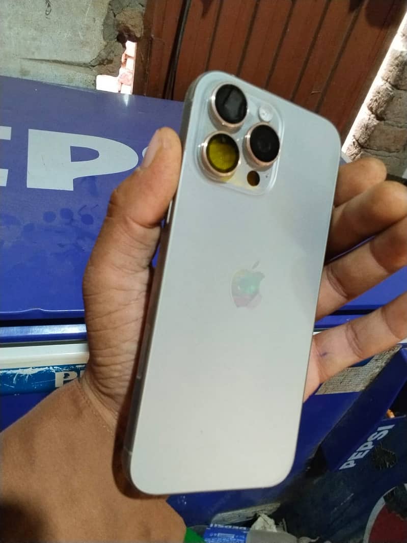 Apple iPhone 16 Pro Max 0