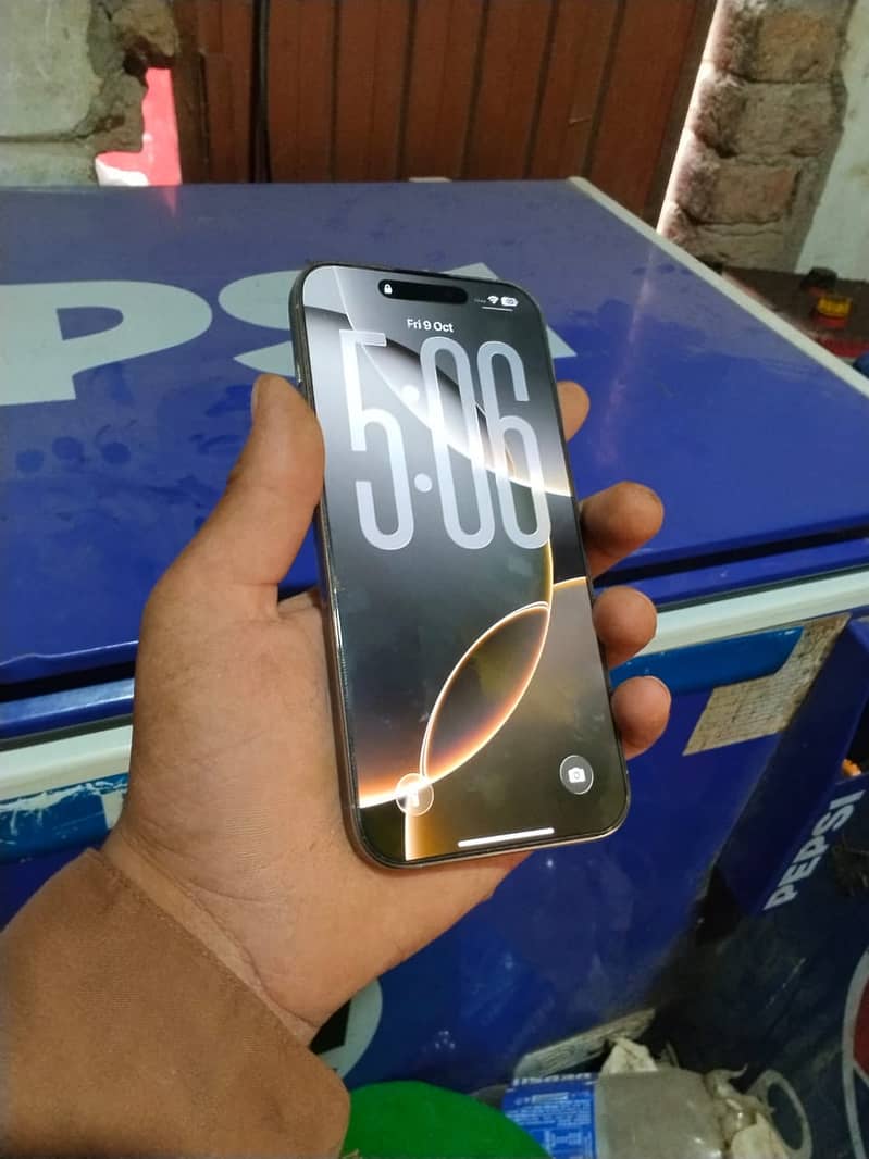 Apple iPhone 16 Pro Max 3