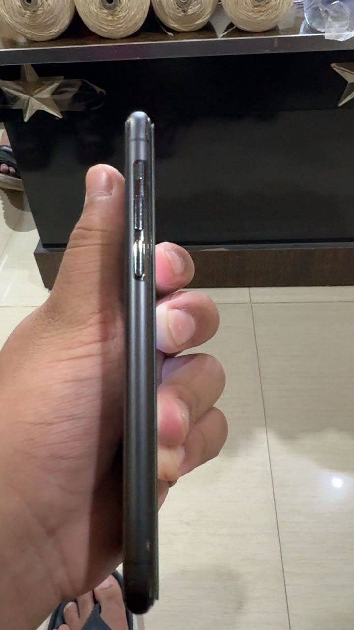 Apple iPhone 11 Pro 2