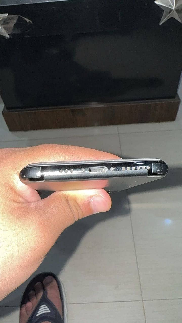 Apple iPhone 11 Pro 4