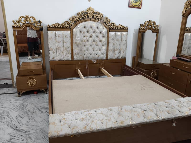 Bed with Dressing Table and 2 side table 0