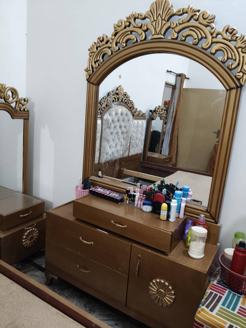 Bed with Dressing Table and 2 side table 1