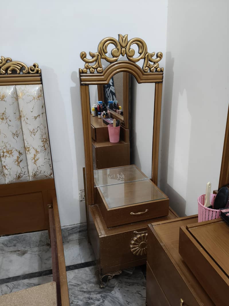 Bed with Dressing Table and 2 side table 2