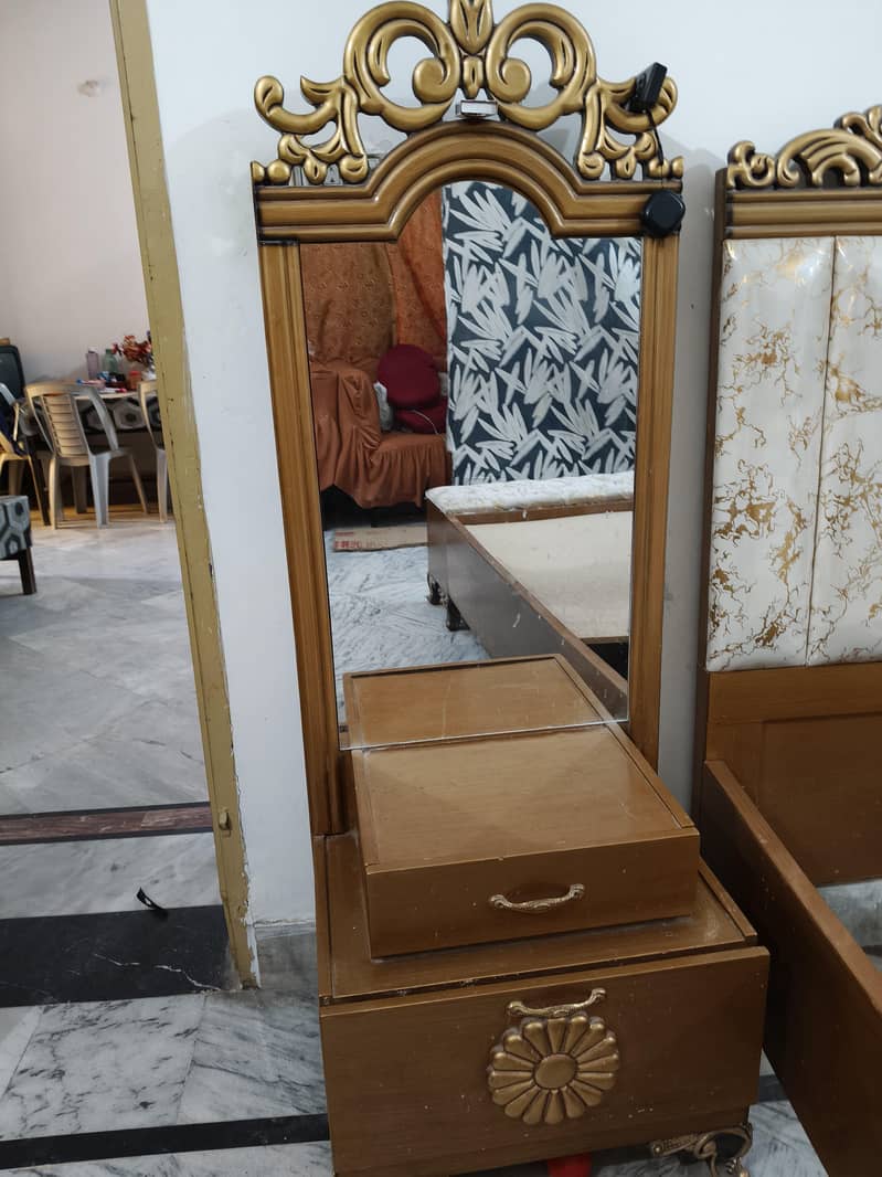 Bed with Dressing Table and 2 side table 3