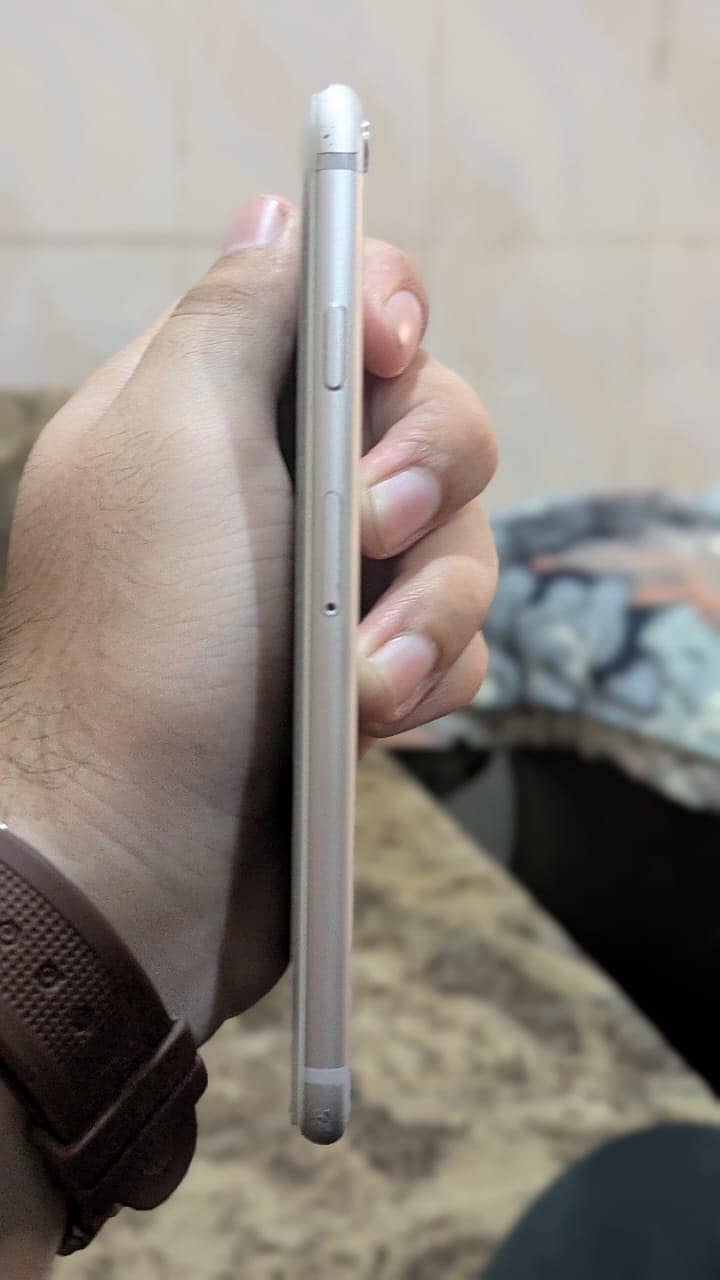 Apple iPhone 6S 4