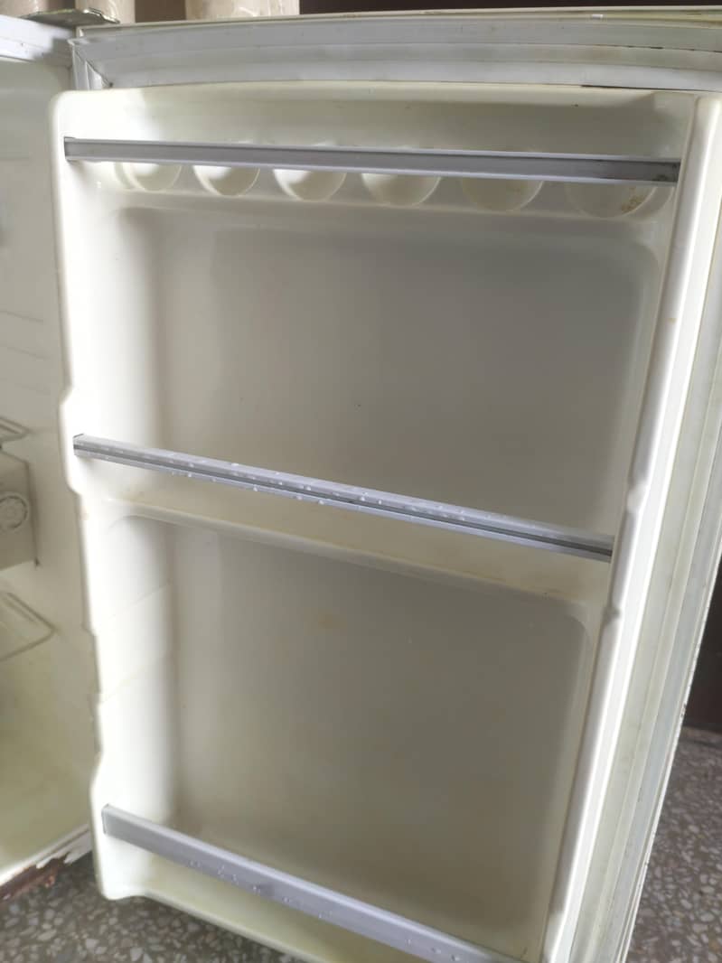 Daewoo Mini Fridge 1