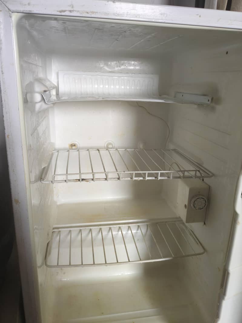 Daewoo Mini Fridge 2
