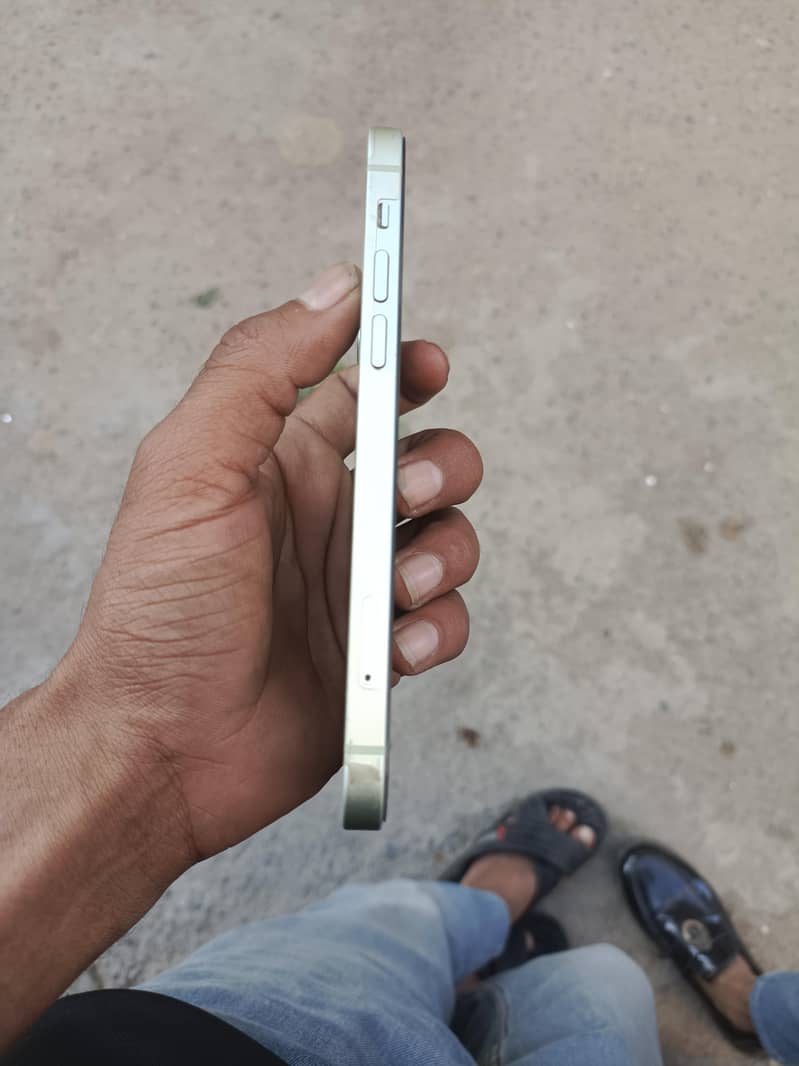 Apple iPhone 12 3