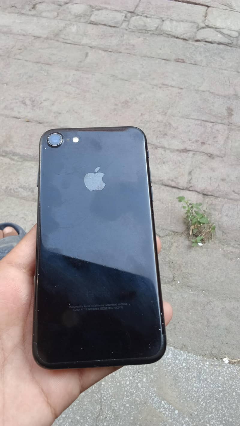 Apple iPhone 7 0