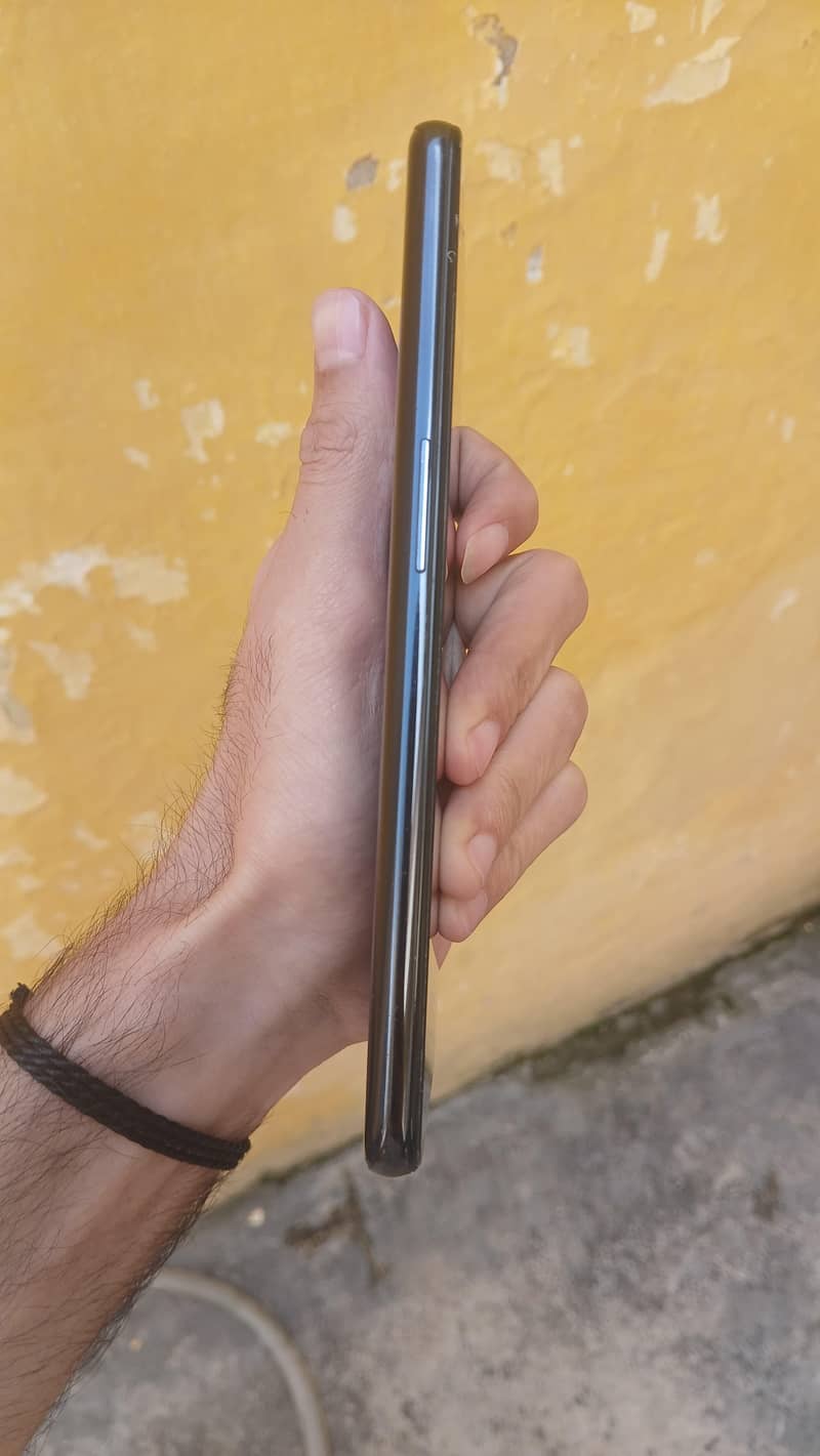 One Plus 9 5G 4