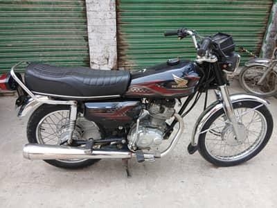 Honda CG 125 Black & Red | Neat & Clean Bike | Lahore