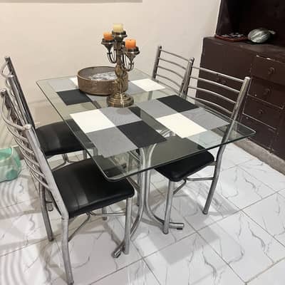 Dinning Table with 4 Chairs