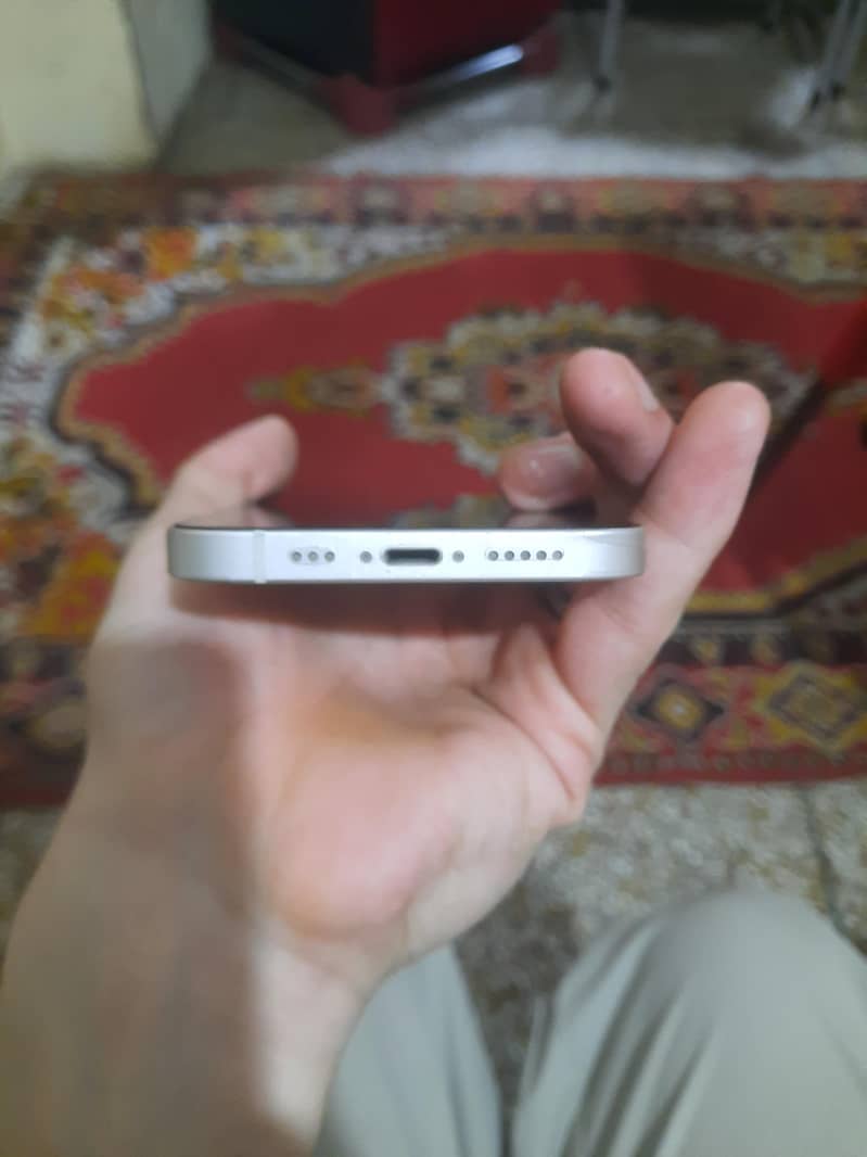 Apple iPhone 12 3
