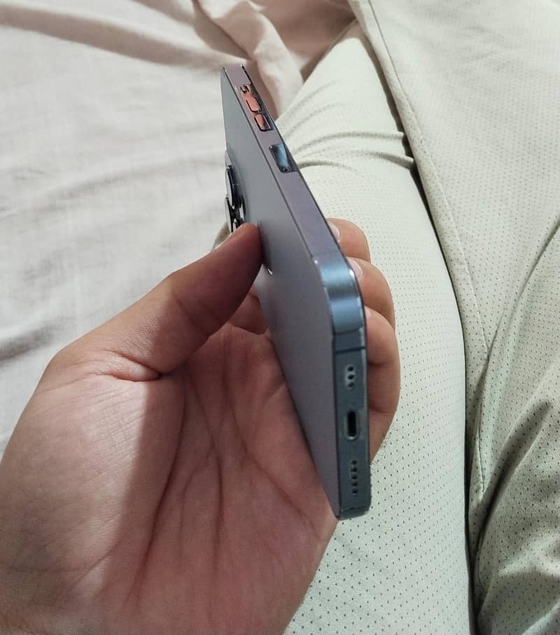 Apple iPhone 13 Pro 2