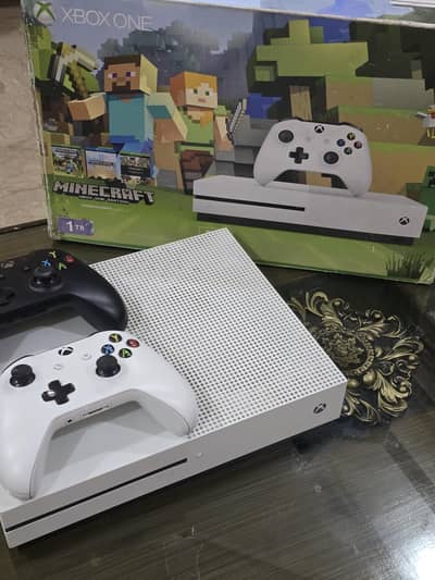 Xbox 1S 1TB 10/10 condition