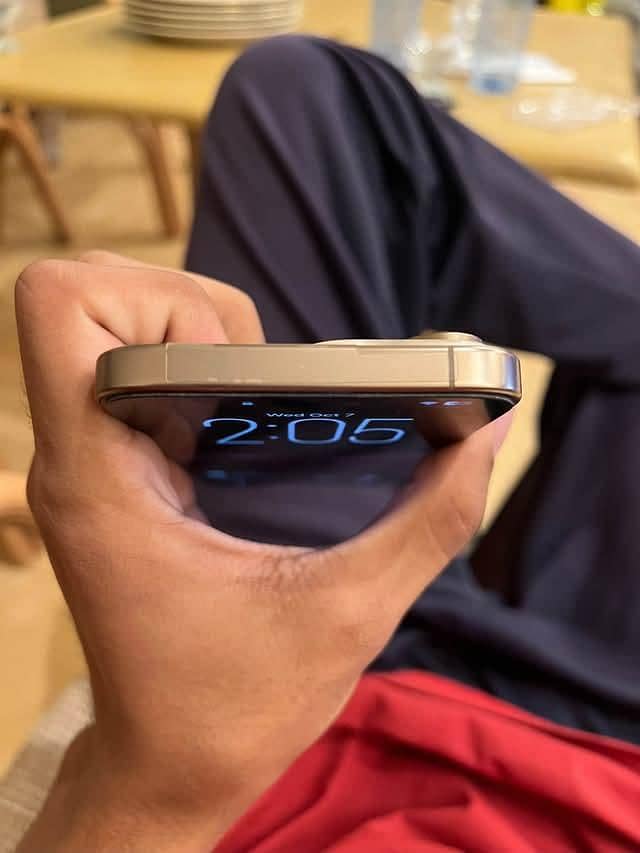 Apple iPhone 16 Pro Max 4