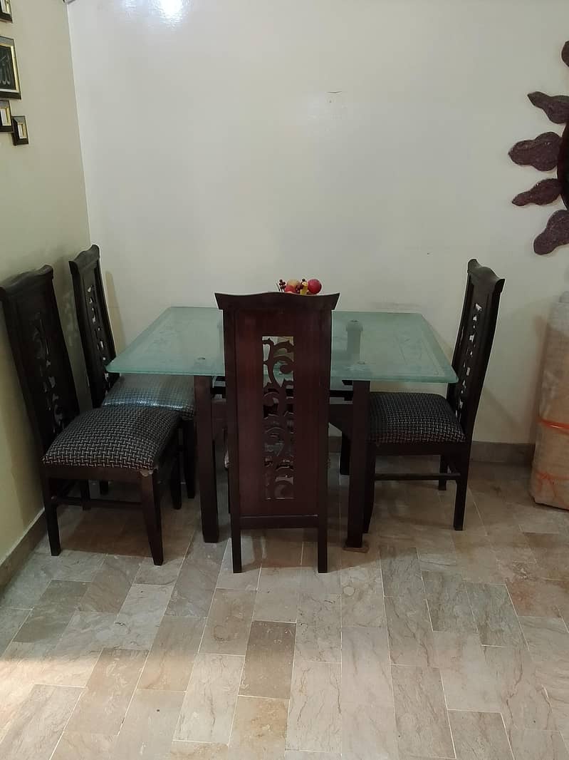Dining Table with 4 Chairs 1