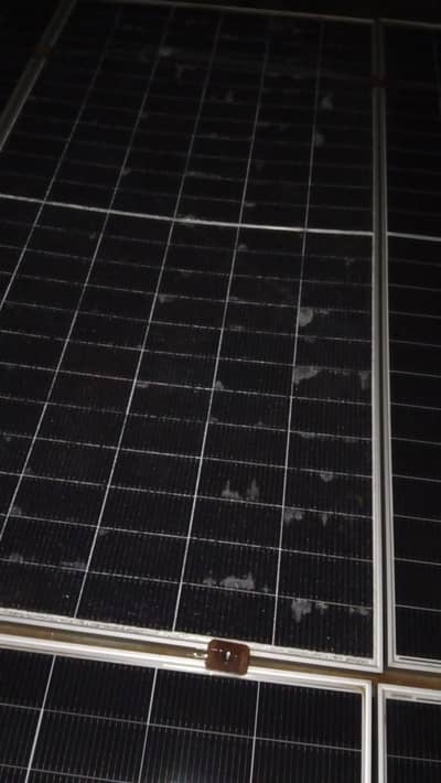 Damaged 10 solar plates Jinko 585 watt n type. Only glass damaged.