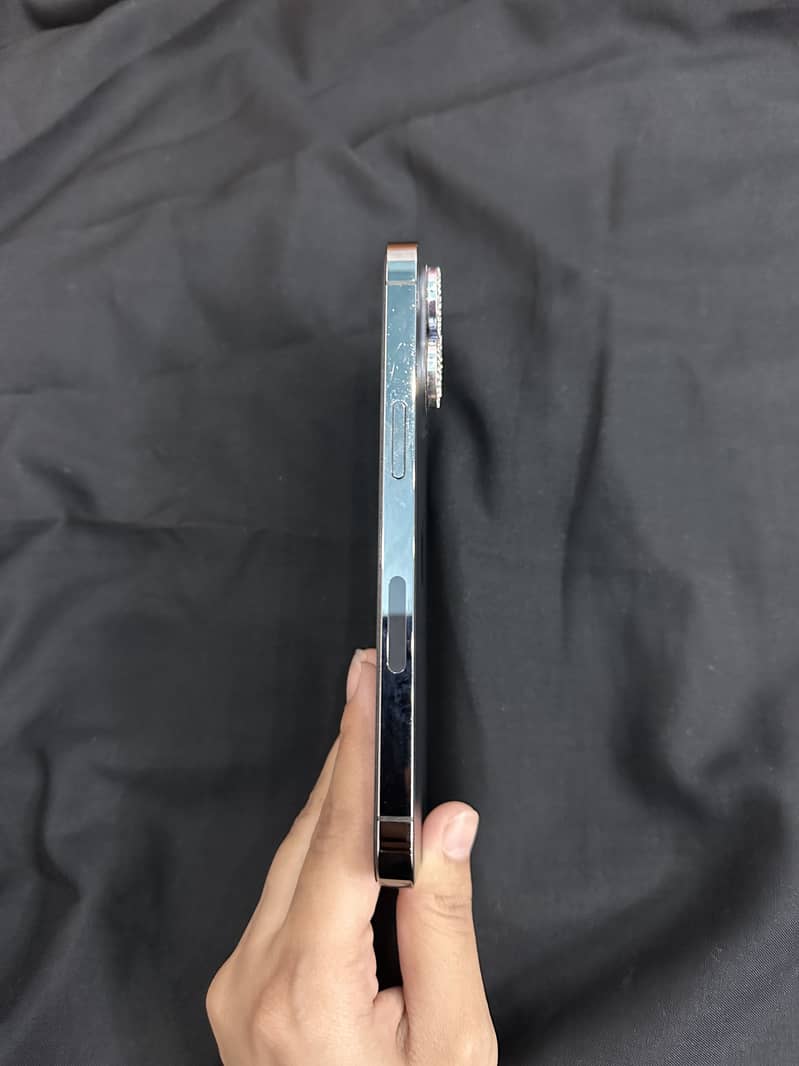 Apple iPhone 13 Pro 4