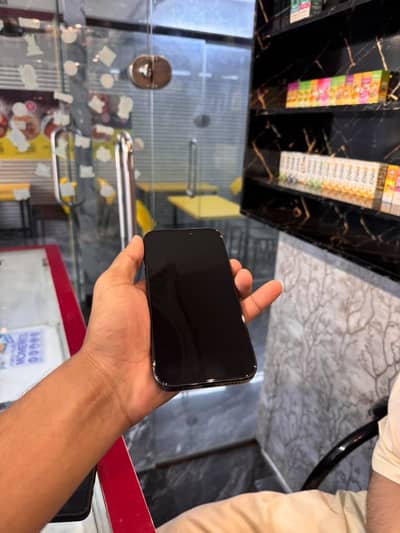 Apple iPhone 16