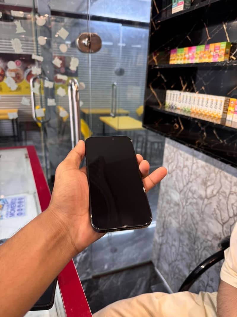 Apple iPhone 16 0