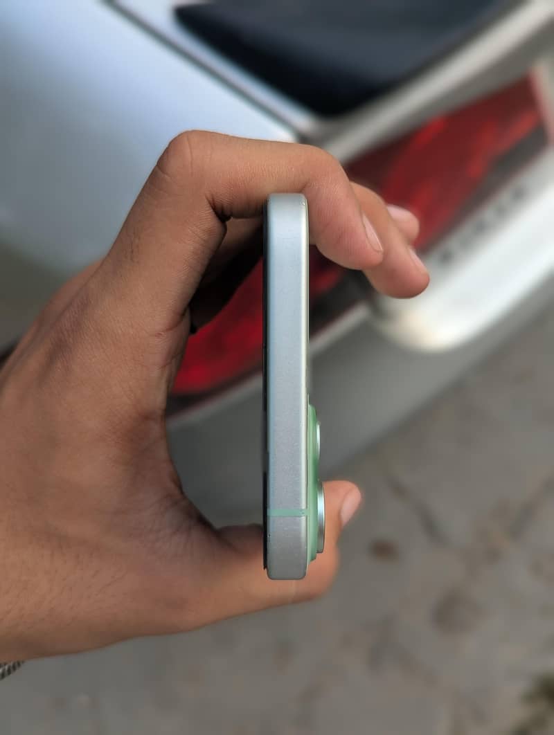 Apple iPhone 15 plus 4
