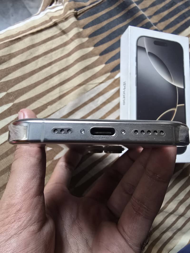 Apple iPhone 16 Pro 2