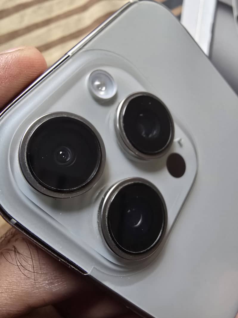 Apple iPhone 16 Pro 6