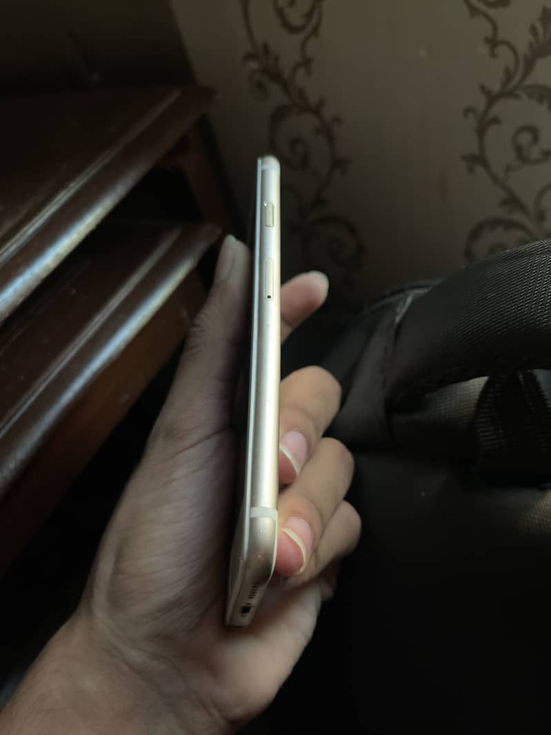 Apple iPhone 6S 1
