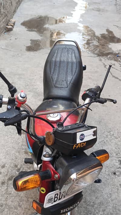 Honda CD70 bike hy One hand use hy original halat ma hy condition good