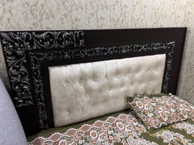 Bed 10/10 full new without mattress