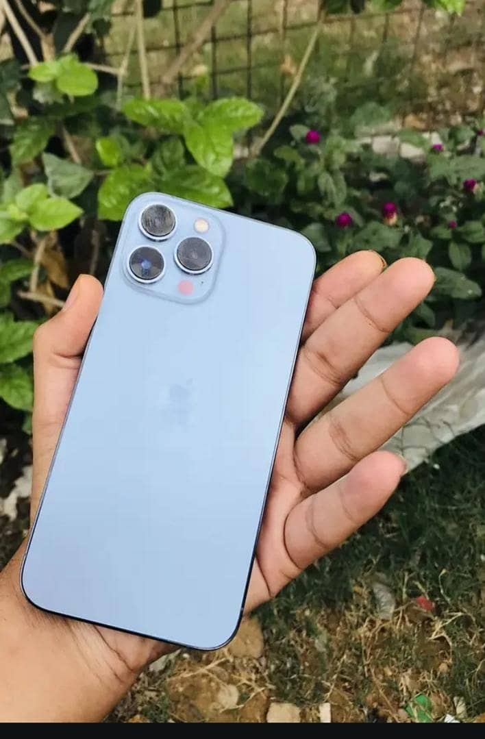 Apple iPhone 16 Pro Max 2