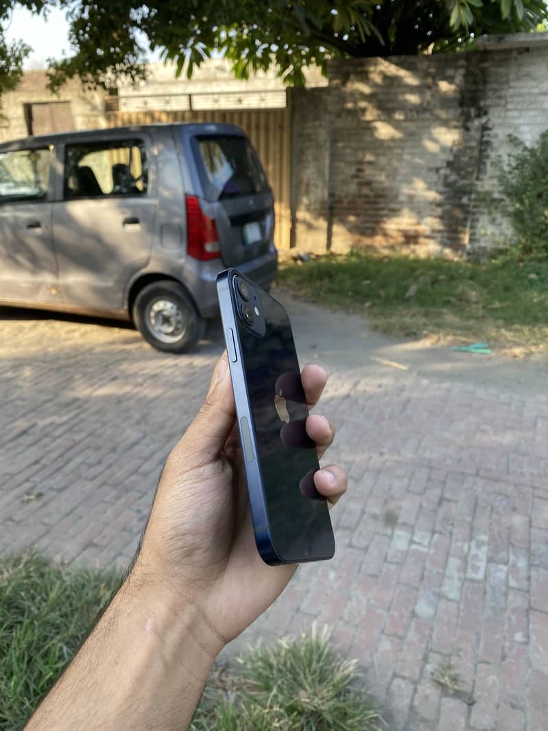 Apple iPhone 12 3