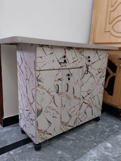 Brand new iron stands in white deco marble standard qualty modern styl