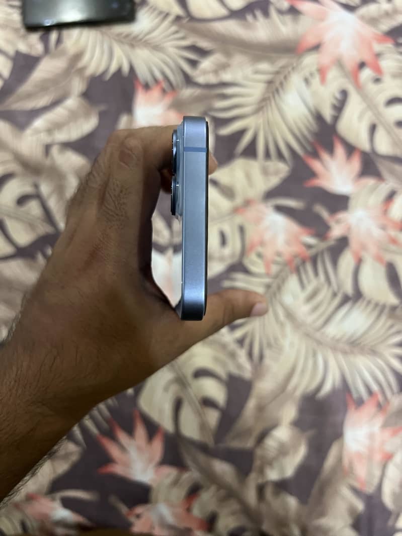 Apple iPhone 14 3