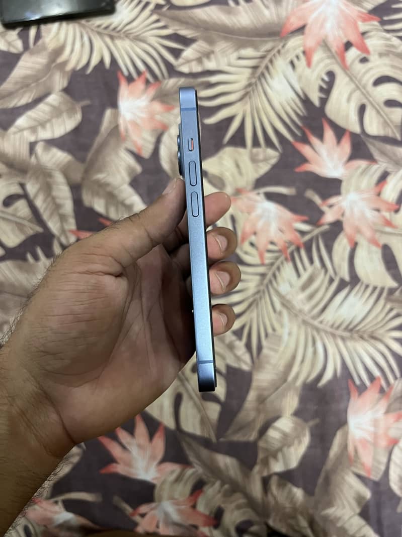 Apple iPhone 14 4