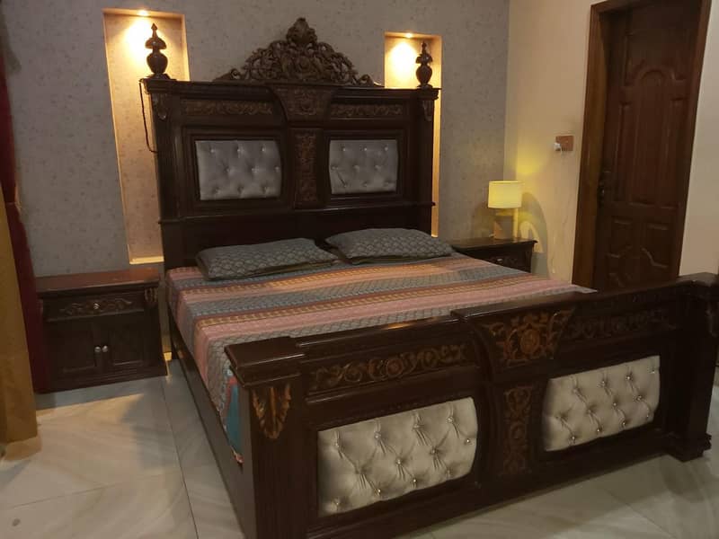 bed with mattress dressing table bedside table 0