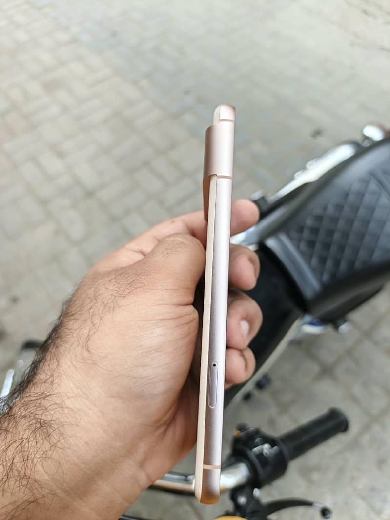 Google Pixel 8 4