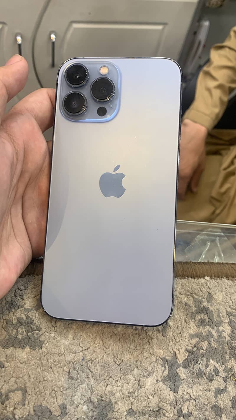 Apple iPhone 13 1